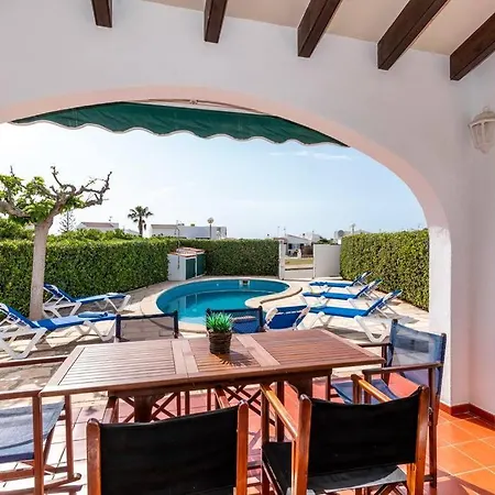 Menorcan Villa, Seaviews, Private Pool & Lush Yard *