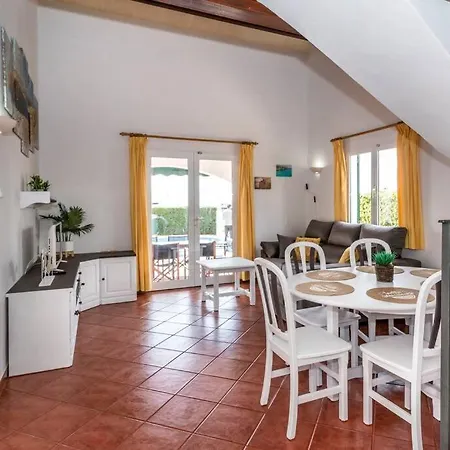 Menorcan Villa, Seaviews, Private Pool & Lush Yard * Cala'N Bosch (Menorca)