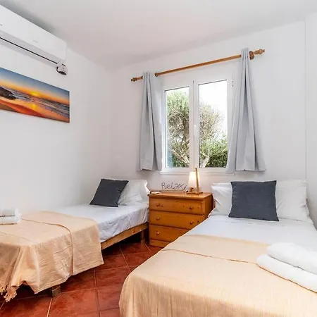 Villa Menorcan Villa, Seaviews, Private Pool & Lush Yard