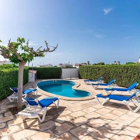 Menorcan Villa, Seaviews, Private Pool & Lush Yard