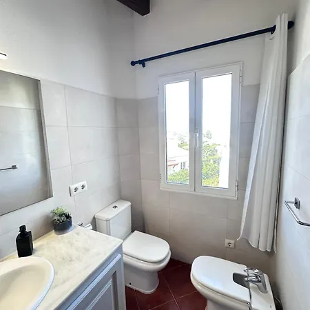 Villa Menorcan Villa, Seaviews, Private Pool & Lush Yard Cala'N Bosch (Menorca)