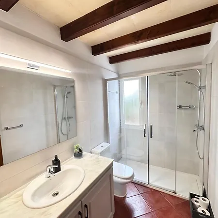 Villa Menorcan Villa, Seaviews, Private Pool & Lush Yard Cala'N Bosch (Menorca)