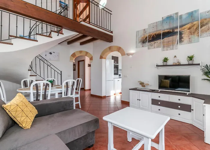 Villa Lola, Seaviews, Private Pool & Lush Yard Cala'N Bosch (Menorca)