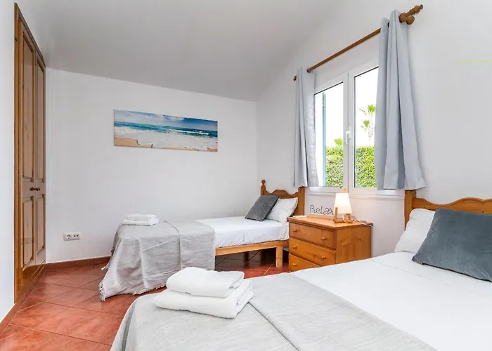 Lola, Seaviews, Private Pool & Lush Yard * Cala'N Bosch (Menorca)