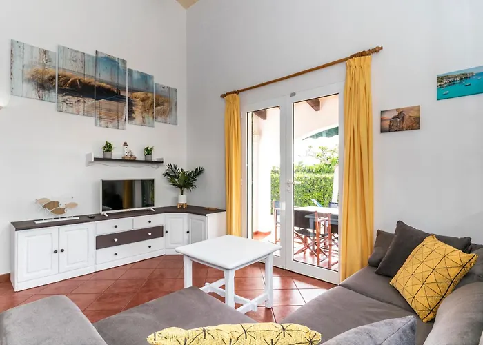 Lola, Seaviews, Private Pool & Lush Yard Cala'N Bosch (Menorca)