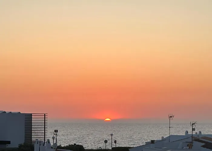 Lola, Seaviews, Private Pool & Lush Yard Villa